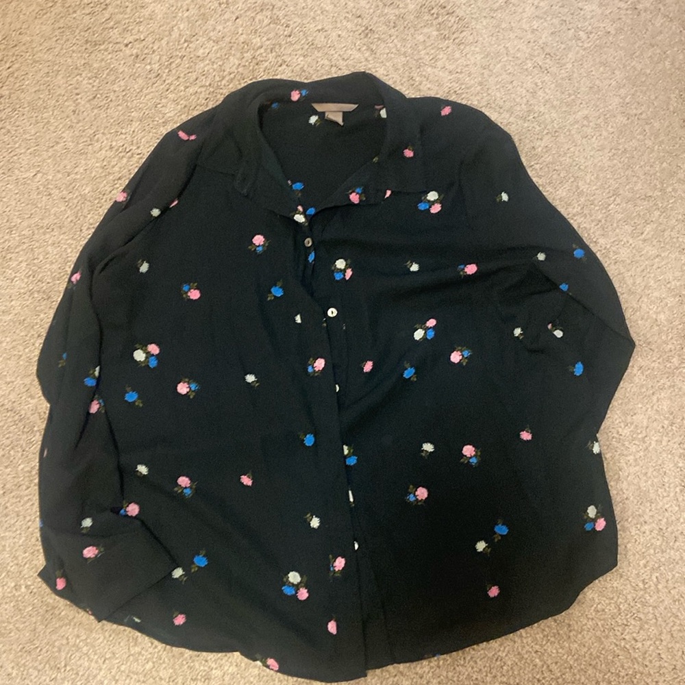 Super light weight blouse. Comfy and worn a handful of times only